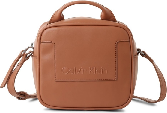 Torebka Calvin Klein w młodzieżowym stylu średnia ze skóry