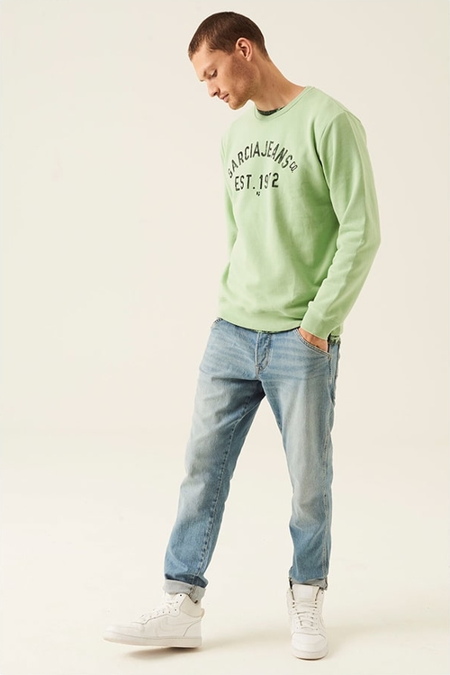 Zielona bluza Garcia w młodzieżowym stylu