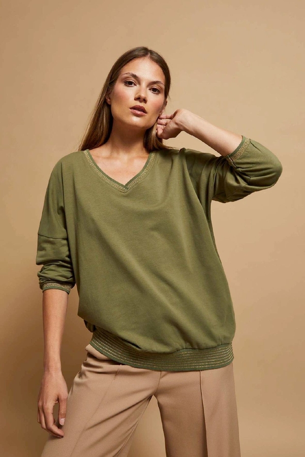 Zielona bluza Moodo.pl w stylu casual