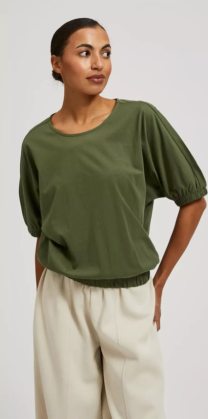 Zielona bluzka Moodo.pl w stylu casual z okrągłym dekoltem