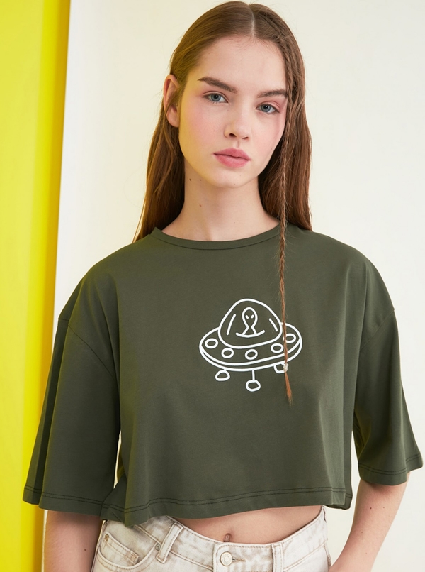 Zielona bluzka Trendyol z okrągłym dekoltem w młodzieżowym stylu