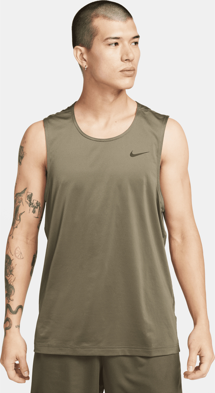 Zielona koszulka Nike z krótkim rękawem w sportowym stylu