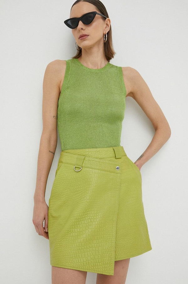 Zielona spódnica Gestuz ze skóry mini w stylu casual