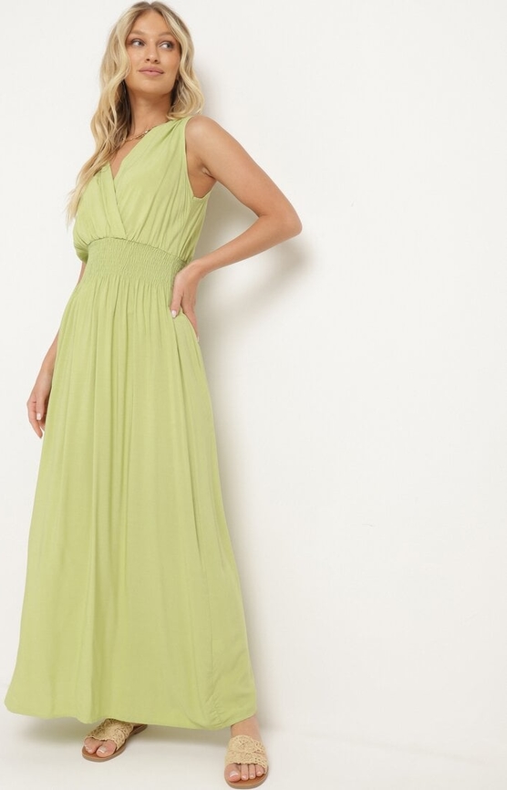 Zielona sukienka born2be maxi bez rękawów z dekoltem w kształcie litery v