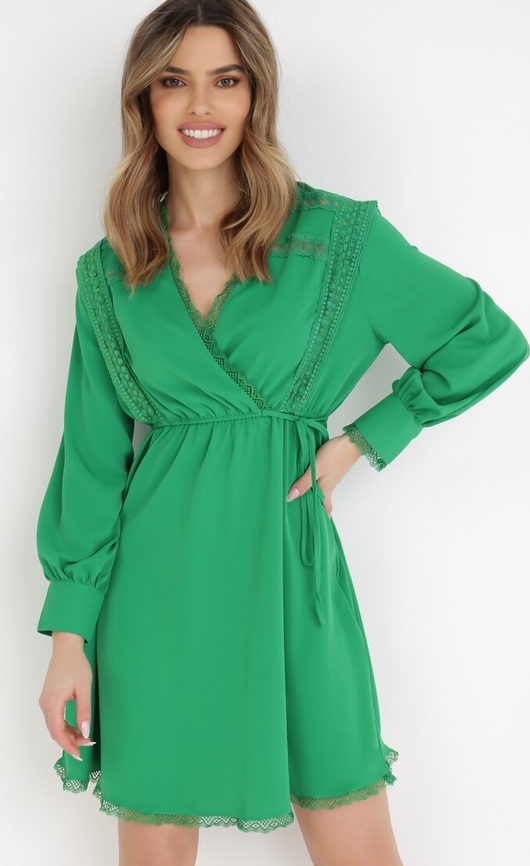Zielona sukienka born2be mini kopertowa z długim rękawem