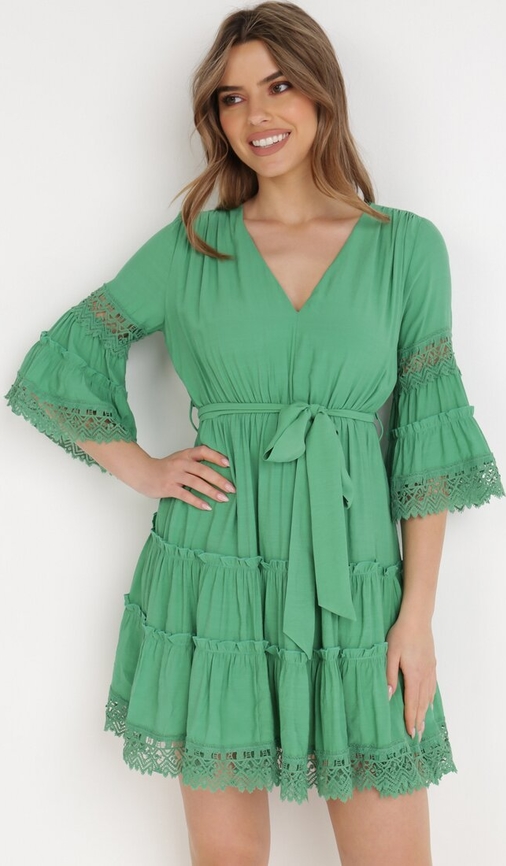 Zielona sukienka born2be mini z dekoltem w kształcie litery v
