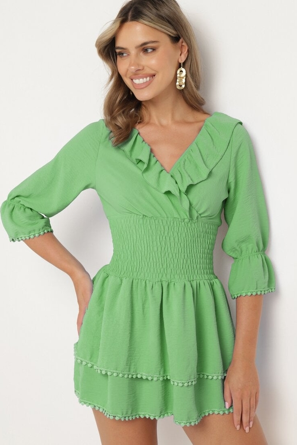 Zielona sukienka born2be mini z długim rękawem z dekoltem w kształcie litery v
