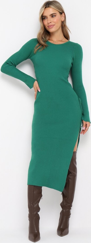 Zielona sukienka born2be w stylu casual dopasowana midi