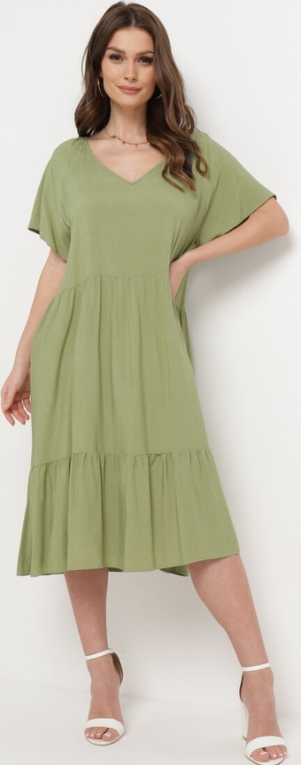 Zielona sukienka born2be w stylu casual midi z dekoltem w kształcie litery v