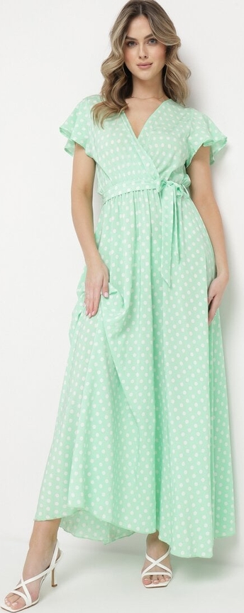 Zielona sukienka born2be w stylu klasycznym z dekoltem w kształcie litery v z krótkim rękawem
