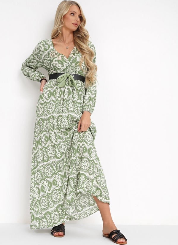 Zielona sukienka born2be z dekoltem w kształcie litery v maxi w stylu casual
