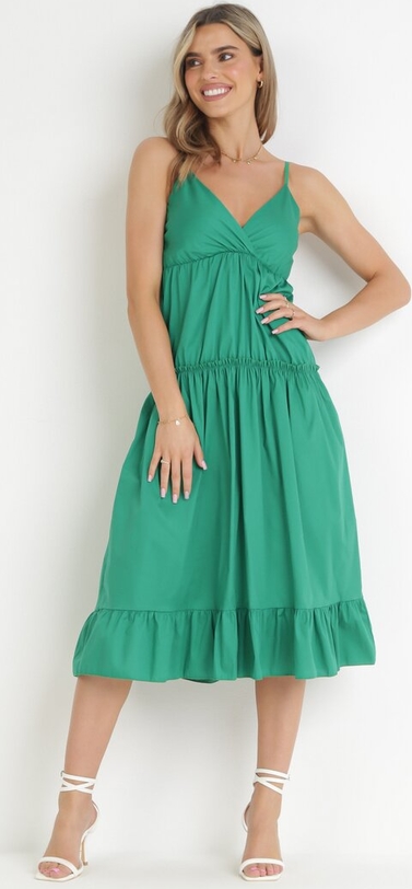 Zielona sukienka born2be z dekoltem w kształcie litery v midi trapezowa