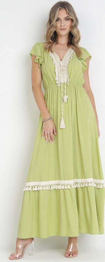 Zielona sukienka born2be z dekoltem w kształcie litery v w stylu boho
