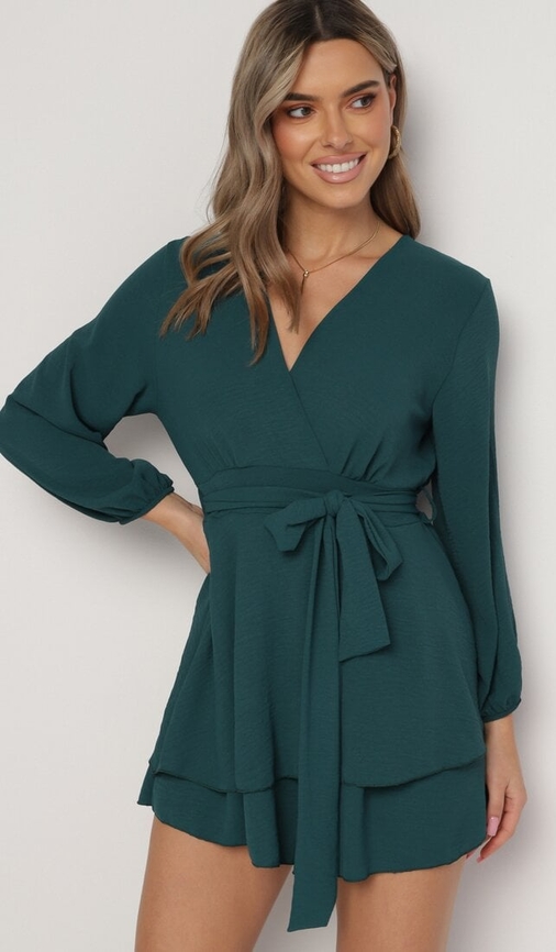 Zielona sukienka born2be z dekoltem w kształcie litery v w stylu casual