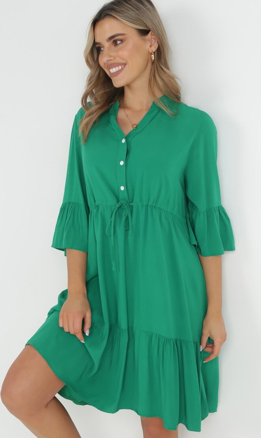 Zielona sukienka born2be z dekoltem w kształcie litery v z długim rękawem