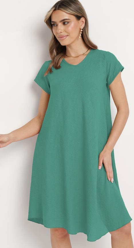 Zielona sukienka born2be z dekoltem w kształcie litery v z krótkim rękawem mini