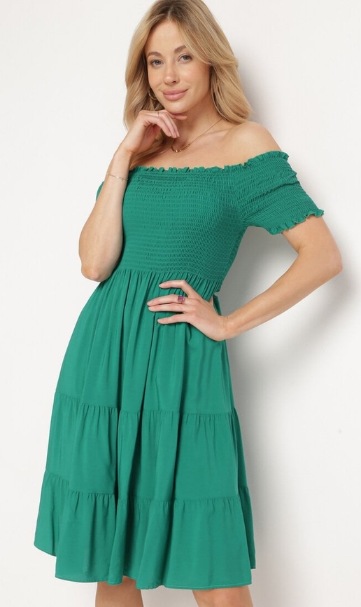 Zielona sukienka born2be z krótkim rękawem
