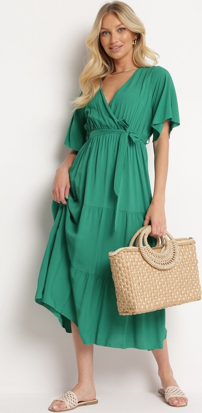 Zielona sukienka born2be z krótkim rękawem kopertowa z dekoltem w kształcie litery v