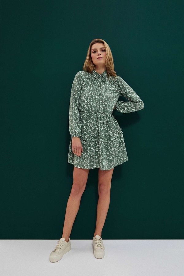 Zielona sukienka Moodo.pl w stylu casual z długim rękawem mini