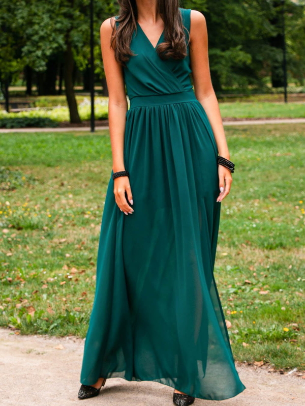 Zielona sukienka Perfe.pl bez rękawów z dekoltem w kształcie litery v maxi