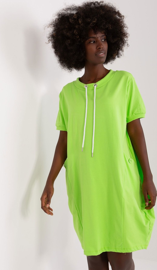 Zielona sukienka Relevance z krótkim rękawem mini prosta