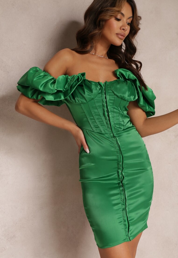 Zielona sukienka Renee dopasowana z krótkim rękawem w stylu casual
