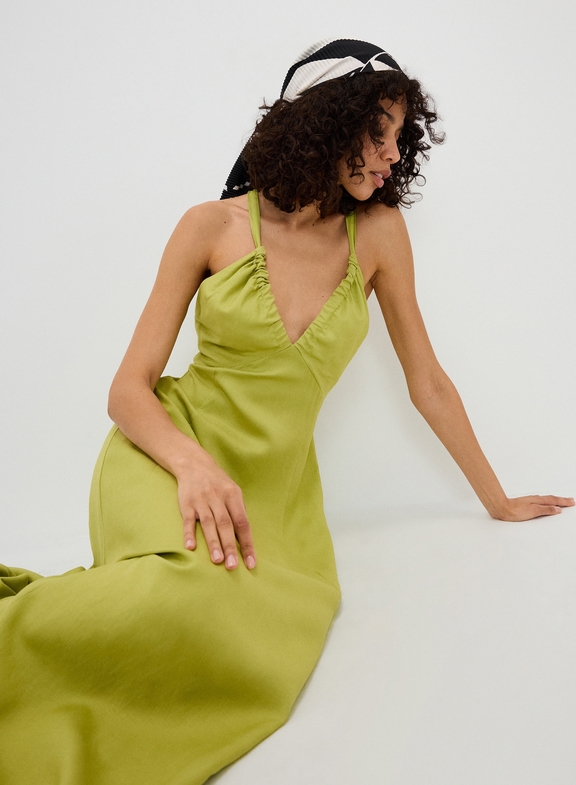 Zielona sukienka Reserved rozkloszowana maxi na ramiączkach