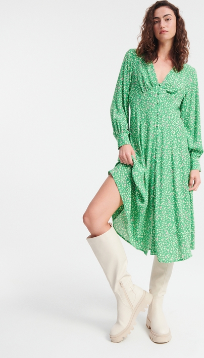 Zielona sukienka Reserved z dekoltem w kształcie litery v z długim rękawem