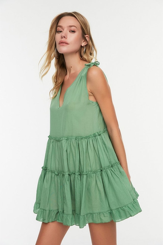 Zielona sukienka Trendyol z dekoltem w kształcie litery v na ramiączkach mini