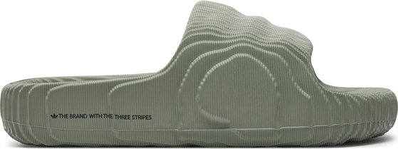 Zielone klapki Adidas w sportowym stylu z płaską podeszwą