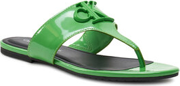 Zielone klapki Calvin Klein w stylu casual z płaską podeszwą