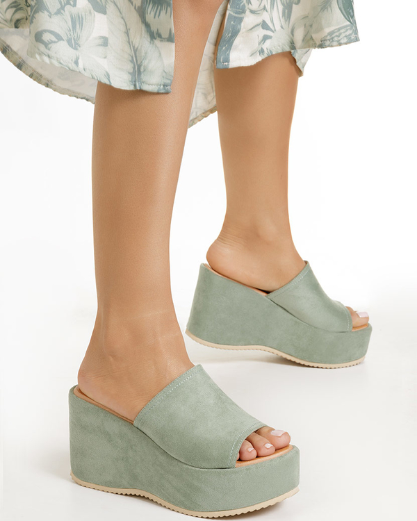 Zielone klapki Zapatos na platformie w stylu casual
