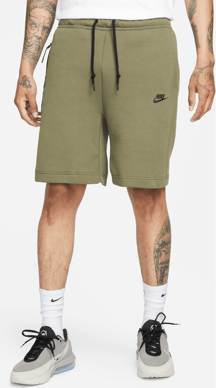 Zielone spodenki Nike w sportowym stylu