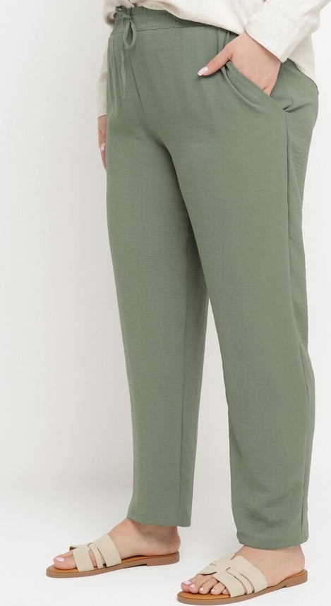 Zielone spodnie born2be w stylu casual