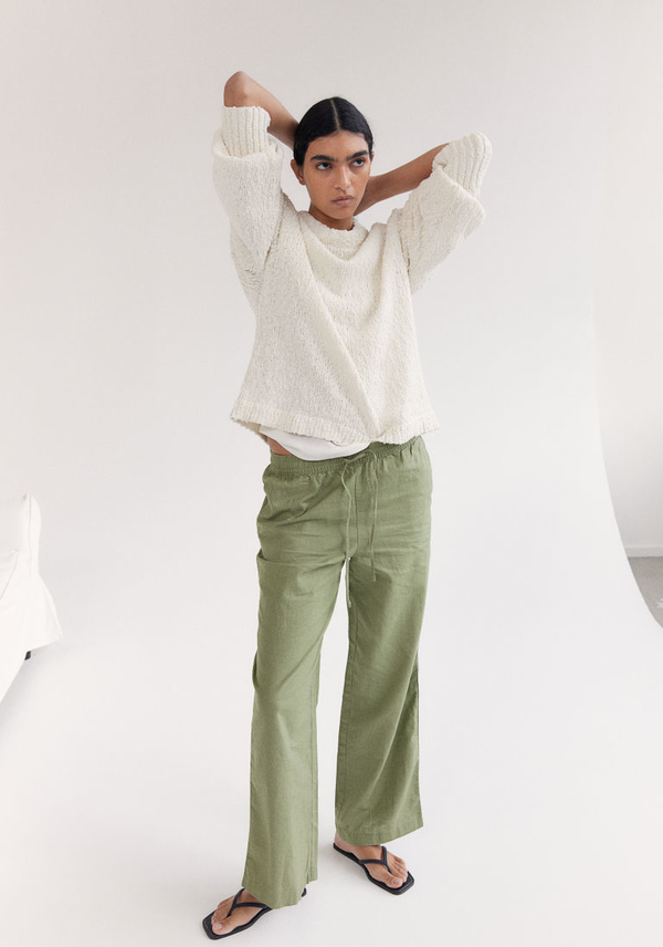 Zielone spodnie H & M z tkaniny w stylu casual