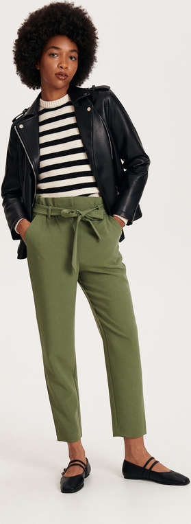 Zielone spodnie Reserved z tkaniny w stylu casual