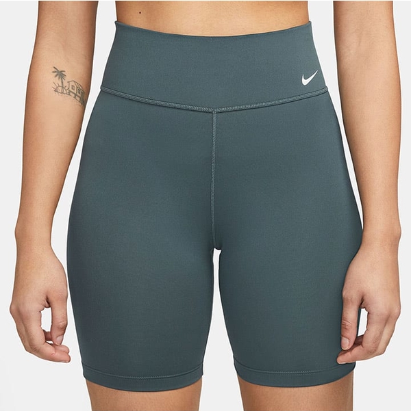 Zielone szorty Nike w sportowym stylu