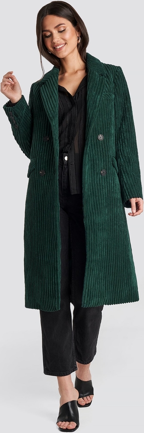 Zielony płaszcz NA-KD ze sztruksu
