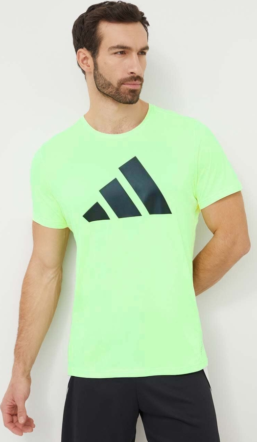 Zielony t-shirt Adidas Performance z krótkim rękawem w sportowym stylu