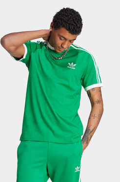 Zielony t-shirt Adidas z krótkim rękawem w sportowym stylu