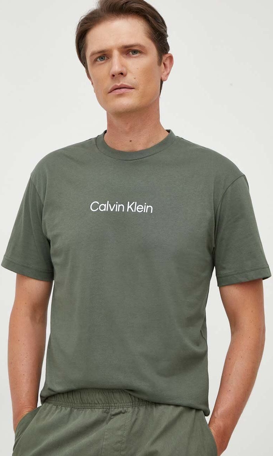 Zielony t-shirt Calvin Klein w młodzieżowym stylu z krótkim rękawem z bawełny