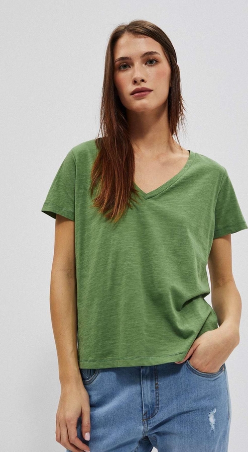 Zielony t-shirt Moodo.pl z dekoltem w kształcie litery v