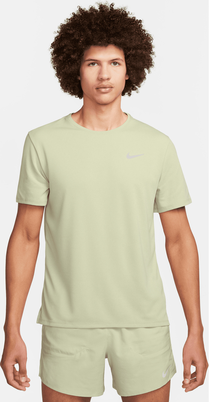 Zielony t-shirt Nike w stylu casual z krótkim rękawem
