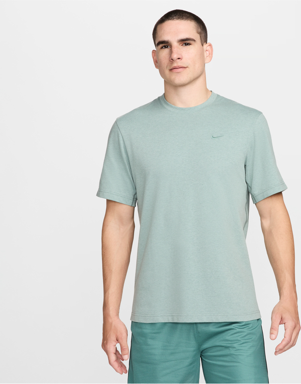 Zielony t-shirt Nike z krótkim rękawem w sportowym stylu