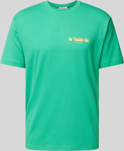 Zielony t-shirt On Vacation w stylu casual z krótkim rękawem