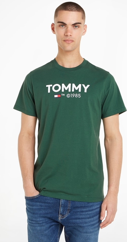 Zielony t-shirt Tommy Jeans w młodzieżowym stylu