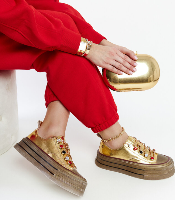 Złote buty sportowe Goe sznurowane w sportowym stylu na platformie