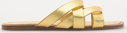 Złote klapki Reserved z płaską podeszwą