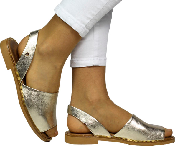 Złote sandały Lemar z klamrami ze skóry z płaską podeszwą