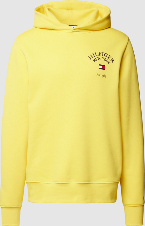 Żółta bluza Tommy Hilfiger w młodzieżowym stylu